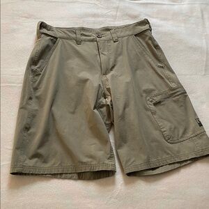 Huk Shorts mason size medium 32 inch waist khaki tan cargo pocket
